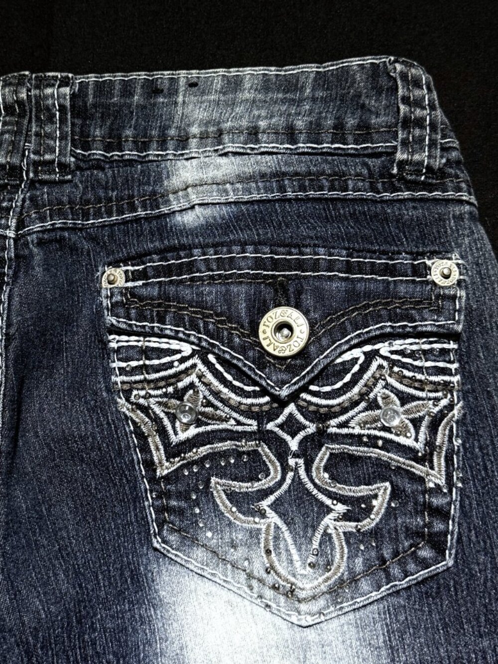Roz & Ali Womens Boot Cut Jeans Size 4 Blue Emboidered Rhinestones